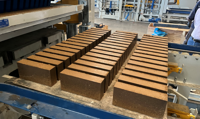 Полностью автоматическая машина для производства кирпича ZN1500 расширяет возможности восточно-китайского клиента по использованию ресурсов шлама